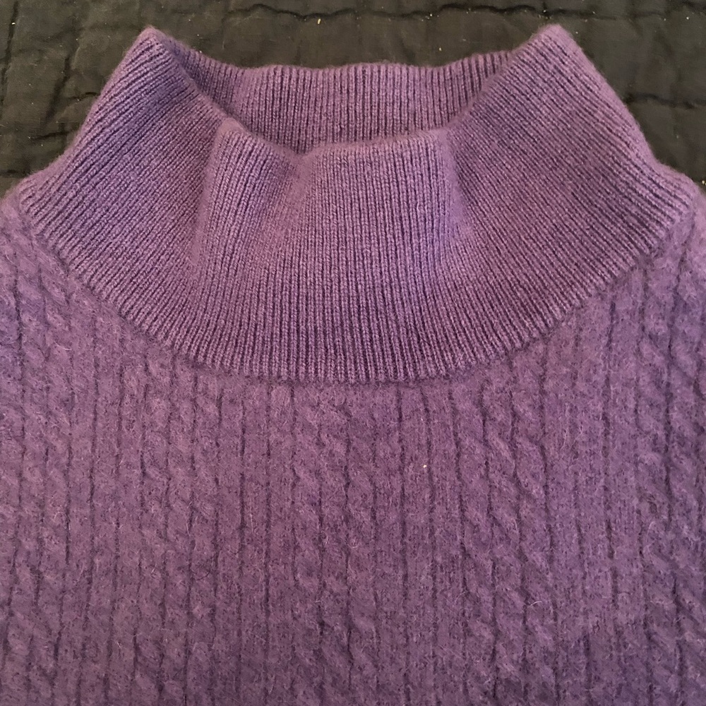 Investments 100% Cashmere Sweater - Picture 4 of 9